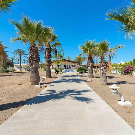 Villa Maria Beachfront