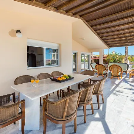 Vilă Maria Beachfront *